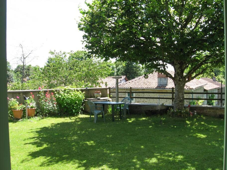 Cottage By The Chateau With Pool In National Parc Les Salles-Lavauguyon Exterior foto