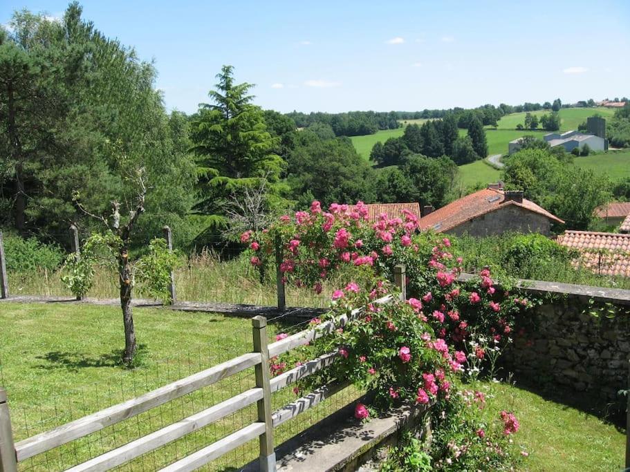 Cottage By The Chateau With Pool In National Parc Les Salles-Lavauguyon Exterior foto