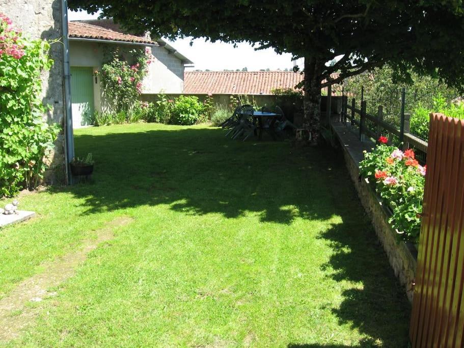 Cottage By The Chateau With Pool In National Parc Les Salles-Lavauguyon Exterior foto