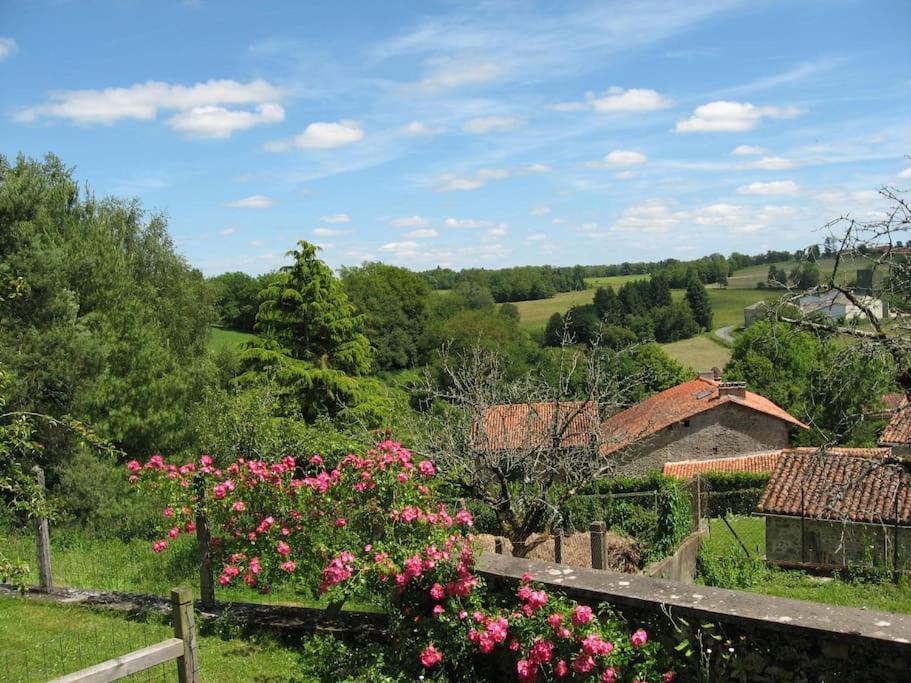 Cottage By The Chateau With Pool In National Parc Les Salles-Lavauguyon Exterior foto